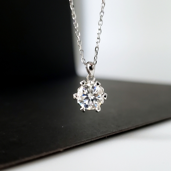 Sterling Silver 1 Carat Moissanite Diamond Pendant Necklace - Picture 1 of 9